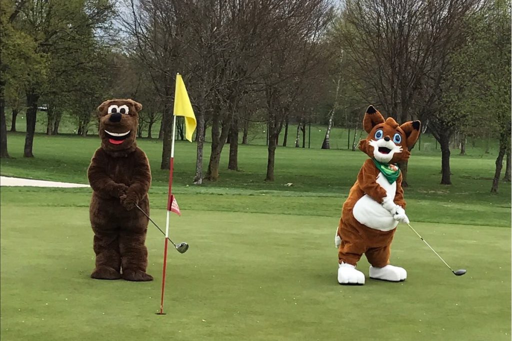 Maskottchen Petzen und Walderlebniswelt am Golfplatz